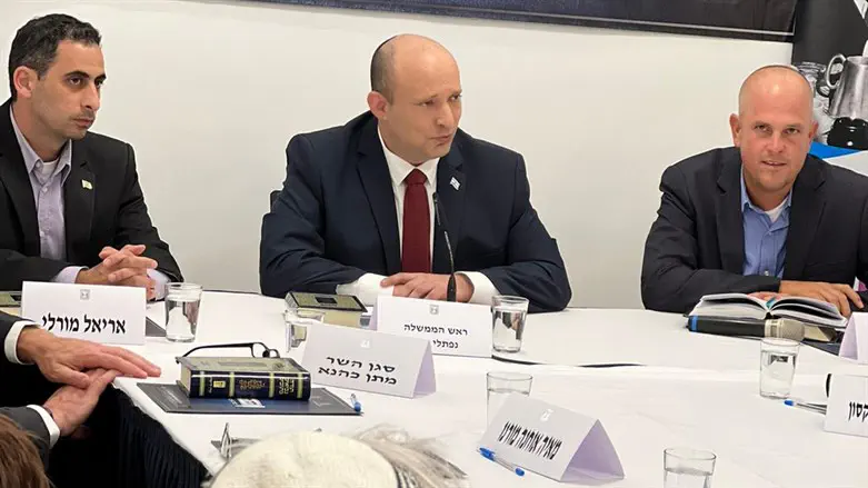 Bennett hosts Tanakh Circle