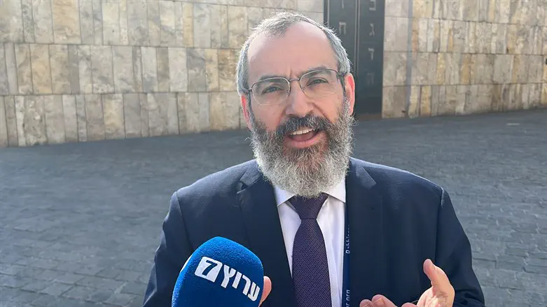 הרב אביחי אפל