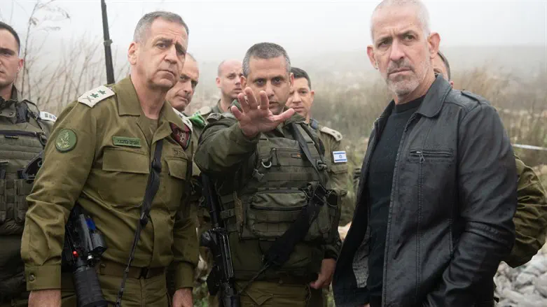 אל"מ רועי צוויג (במרכז) עם הרמטכ"ל וראש השב"כ