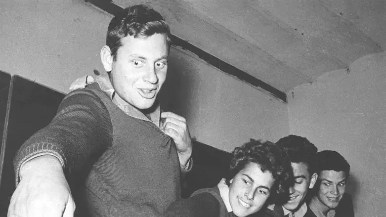 אורי זוהר במהלך שירותו הצבאי