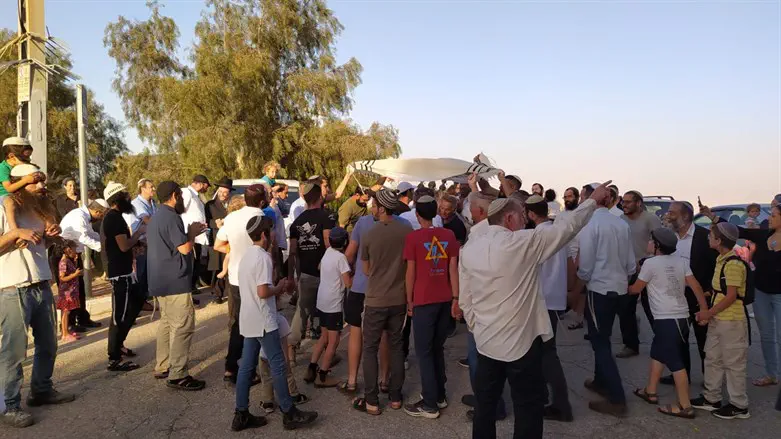 הכנסת ספר תורה במעלה אפרים