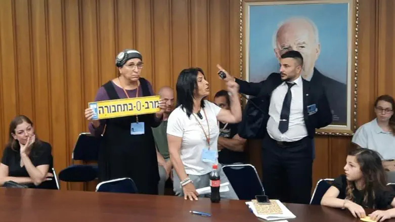 נהגות האוטובוסים התפרצו לישיבת סיעת העבודה