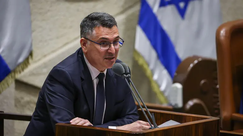 השר גדעון סער