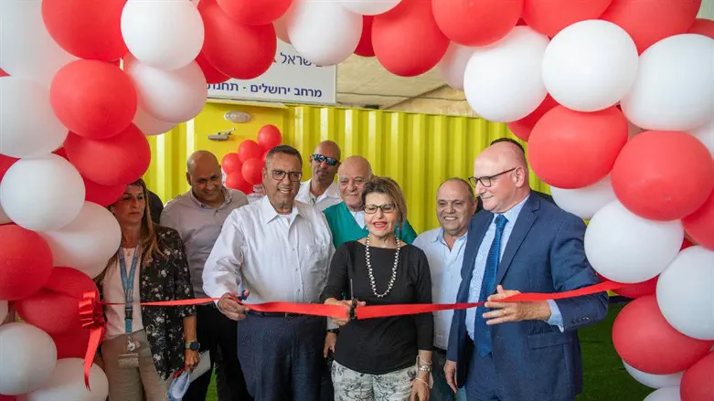 מנכ"ל הדסה, פרופ׳ יורם וייס, יו"ר מועצת המנהלים של הדסה, דליה איציק, ראש העיר יר