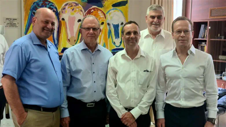 נציגי האוניברסיטה, בנק פועלים ואלקטרה