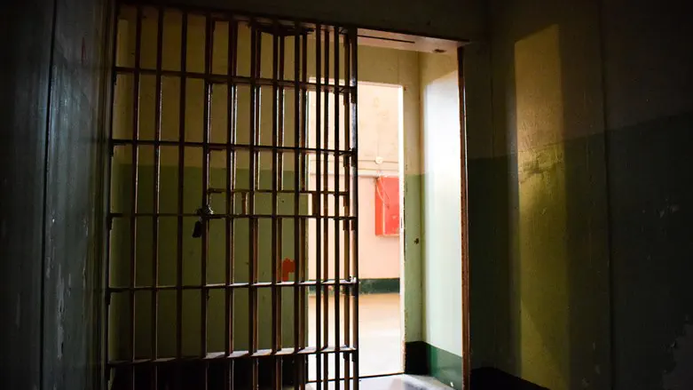 אפשר לברוח אפילו מהכניסה הראשית