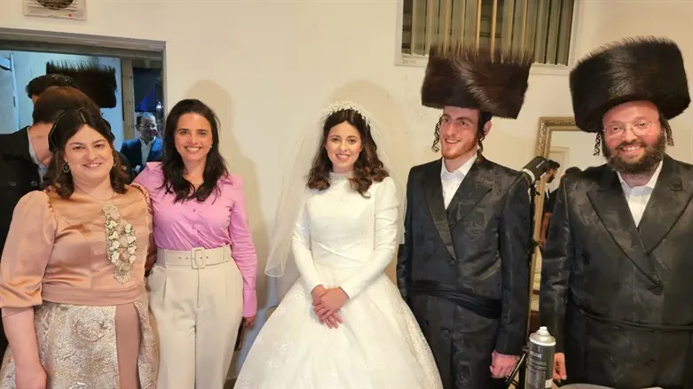 איילת שקד עם הזוג הצעיר