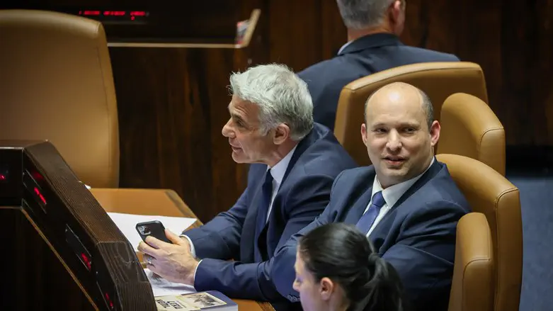 בנט ולפיד בהצבעה על תקנות יו"ש במליאה