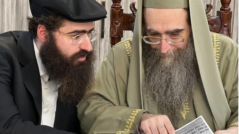 הרב פינטו ובנו