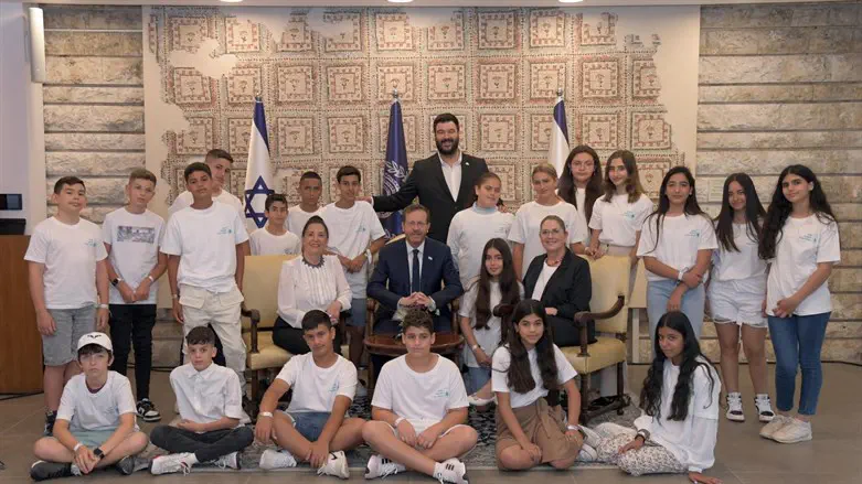 הנשיא עם יתומי צה"ל