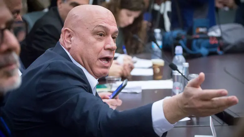 Иссауи Фредж