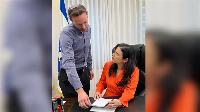 אלון דביר ואיילת שקד