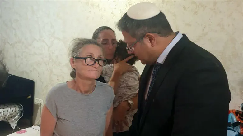 בן גביר עם אימה של ספיר נחום