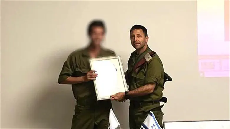 סמ"ר א' עם תא"ל אבי בלוט