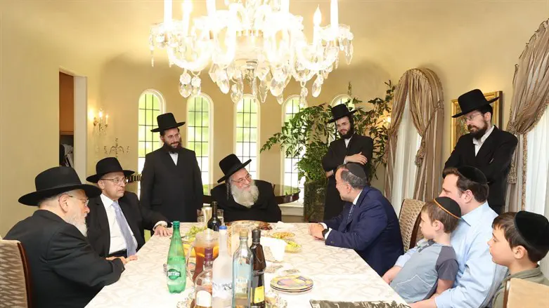בביתו של הנגיד דייויד הגר