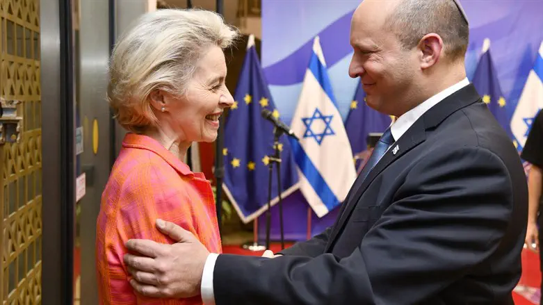 נפתלי בנט ואורסולה פון דר ליין