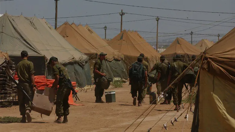 Army base, people not connected to article