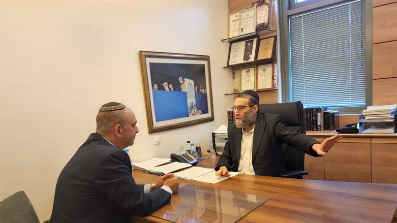 ח"כ משה גפני וראש עיריית לוד יאיר רביבו