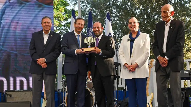 הענקת אות הנשיא למתנדב