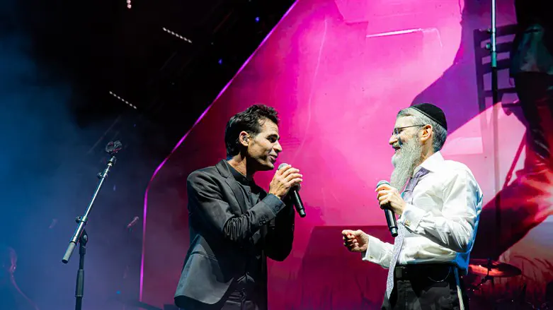 אברהם פריד ואביב גפן בבריכת הסולטן לפני שנה