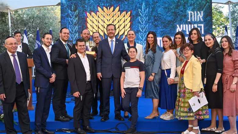 ערבליך, בני משפחה ופעילים עם הרצוג