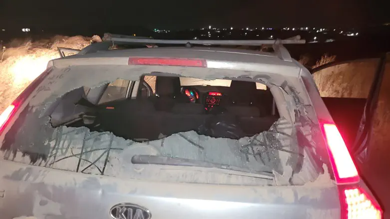 "Каменная атака". Иллюстрация