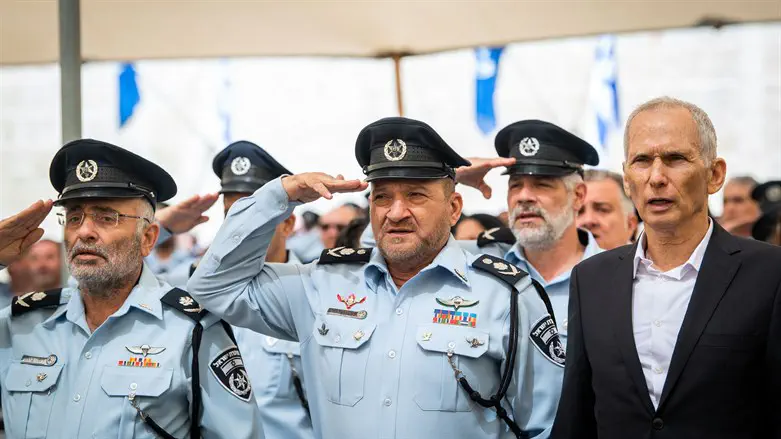 Омер Бар-Лев (справа)