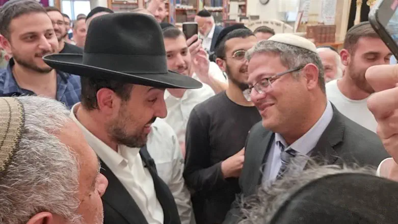 בן גביר בבית הכנסת היזדים