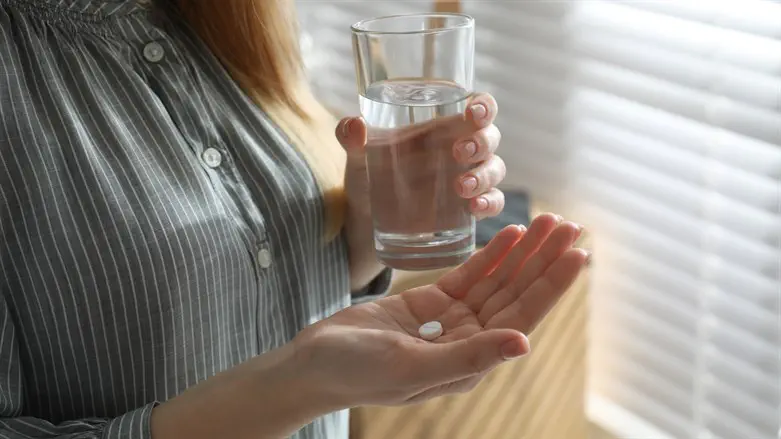 Abortion by pill (illustration)