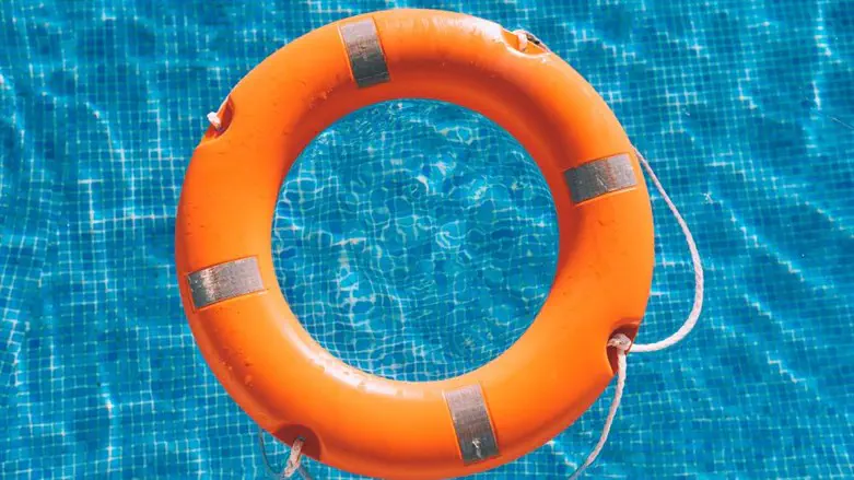 ציוד לבריכה