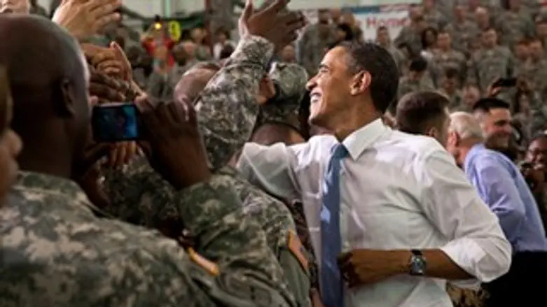 אובמה עם חייליו