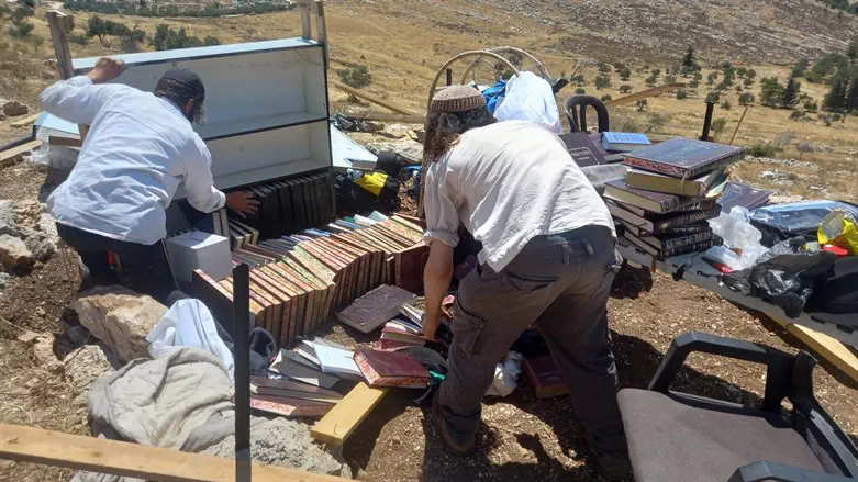 destroying Givat Ohavia