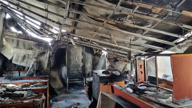 בית הכנסת שעלה באש