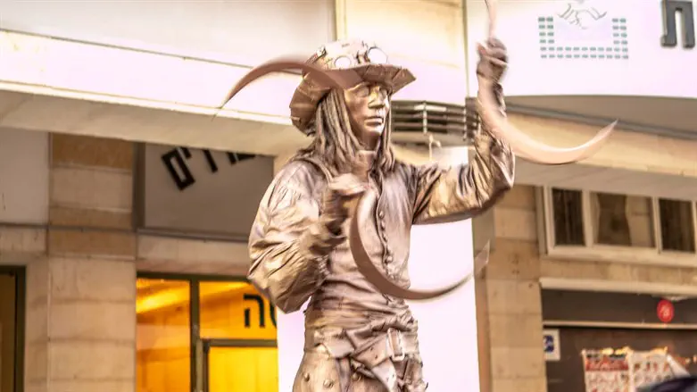 יזוז או לא? פסטיבל הפסלים ברחובות