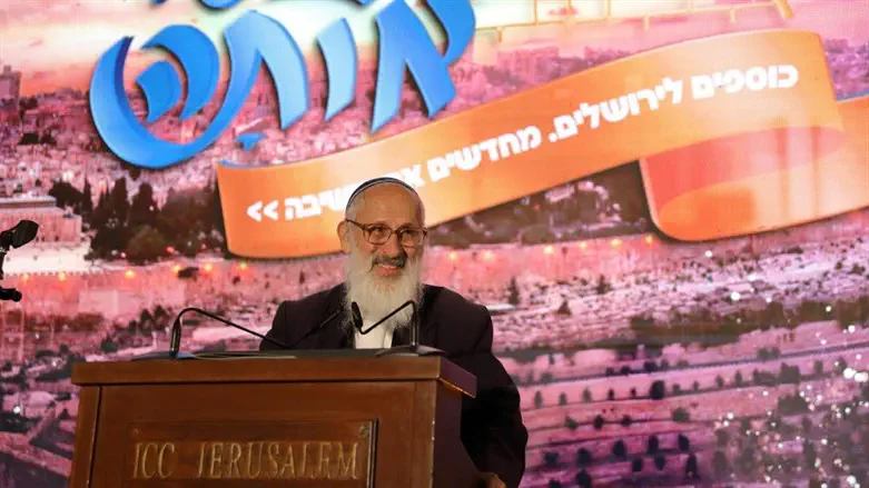 הרב שלמה אבינר באירוע הבוגרים לציון 40 שנה לייסוד הישיבה