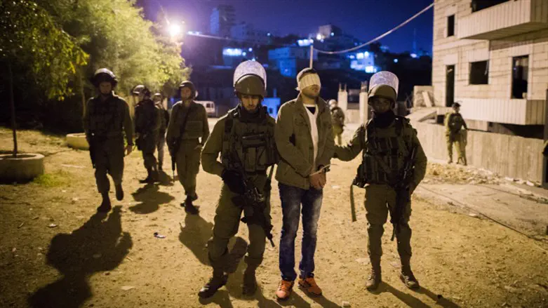 IDF arrests suspect during overnight raid (archive)
