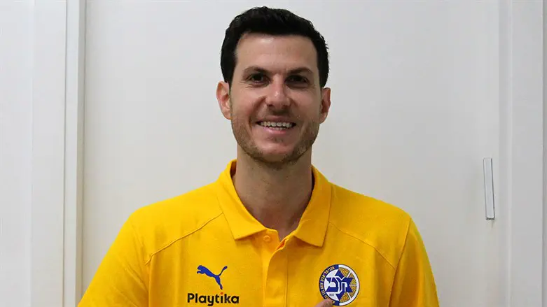 גיא פניני במדי מכבי תל אביב