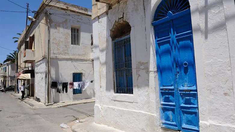 Residents walk along the streets of Tunis, May 15, 2015.