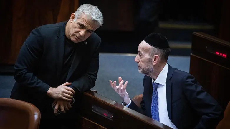 אורי מקלב עם יאיר לפיד