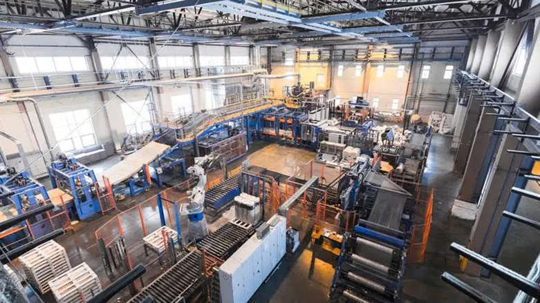 מכונות במפעל