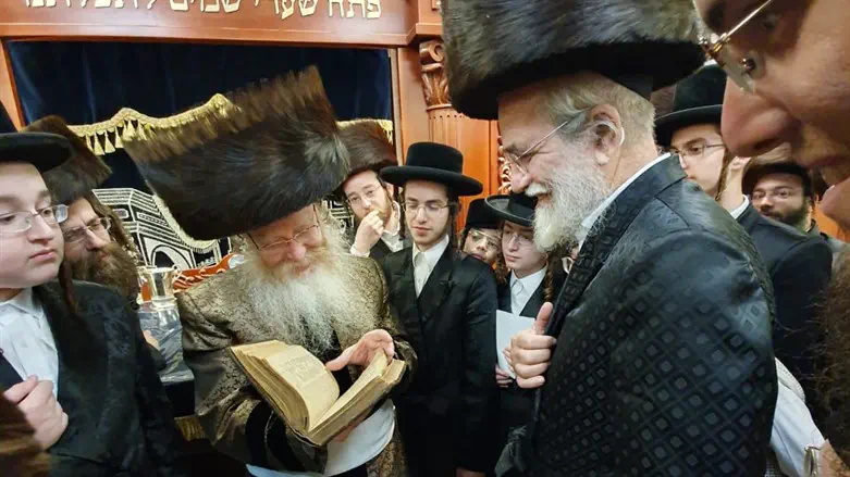 האדמו"ר מקרעטשניף ק"ג מעיין בסידור