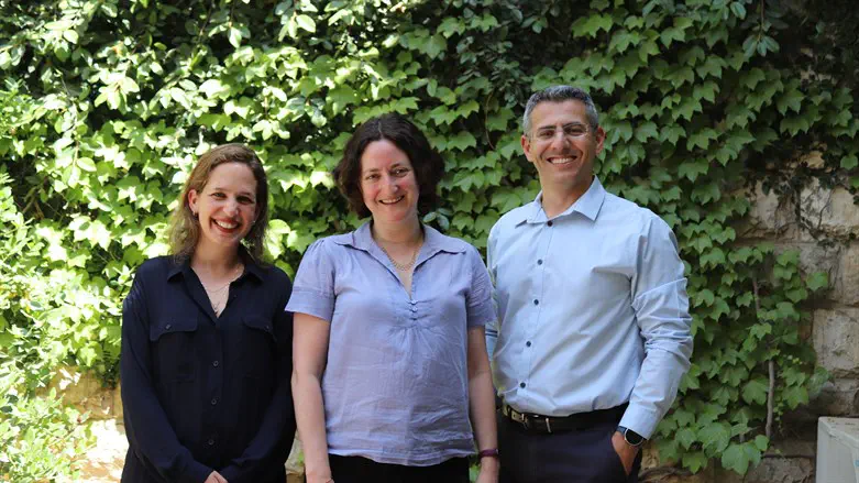 (L to R): Anat Perry, Shoham Choshen-Hillel, Alex Gileles-Hillel.