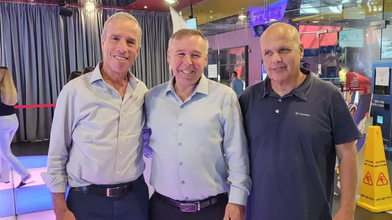 אורן נחמיה, ירון לוץ, אלעזר שטרן