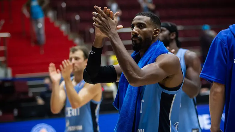 אוסטין הולינס