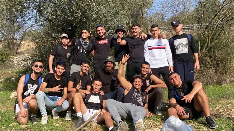 יהונתן שטרסברג עם תלמידים