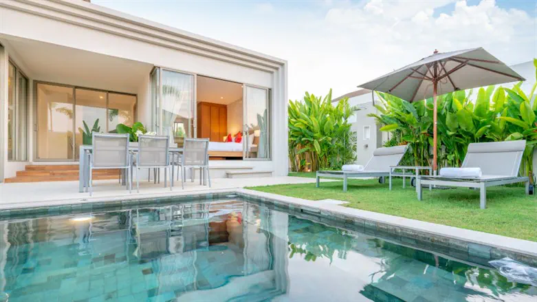 בריכת שחייה