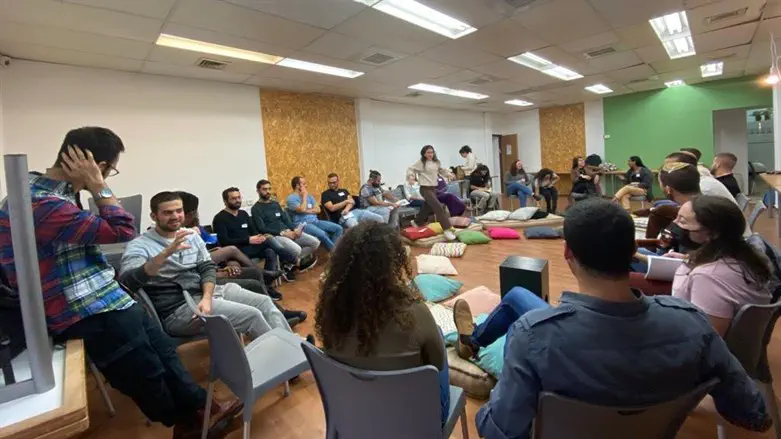 פעילות פנים אל פנים