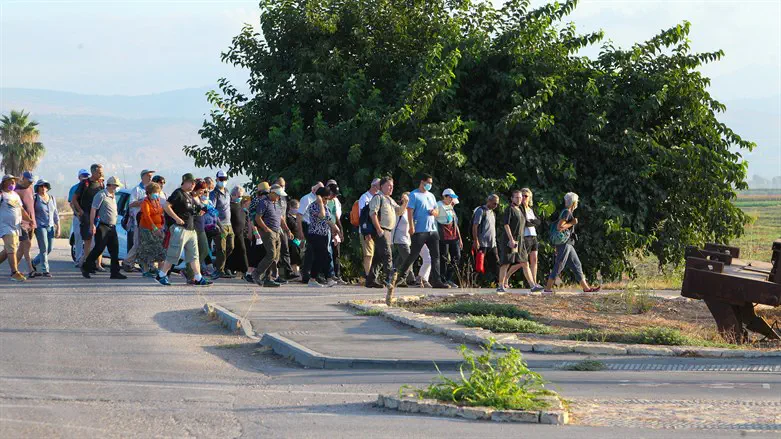 סיור "לא בשמיים"