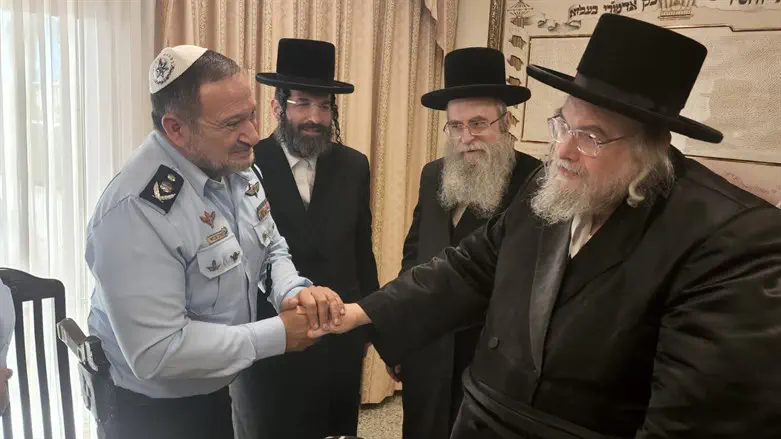 המפכ"ל והאדמו"ר מבעלזא