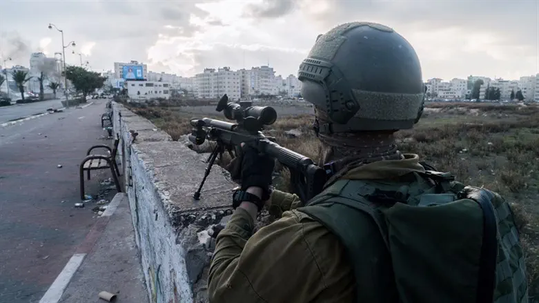 חייל ביחידת דובדבן. ארכיון